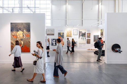 From Faceless Icons to Digital Jungle: Cosmoscow Art Fair Has Opened