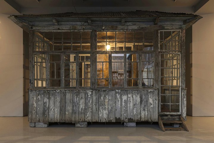 Vajiko Chachkhiani, Living Dog among the Dead Lions, Agape, White Space