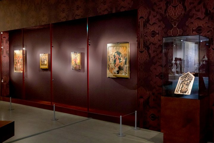 Undark Ages, Medievalism, Academia, GES-2 House of Culture