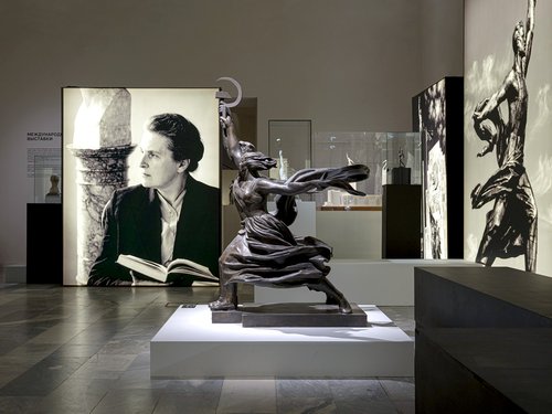Between Utopia and Showcase: Vera Mukhina and Art Deco